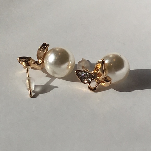 Butterfly Pearl Earrings - Picture 6 of 8